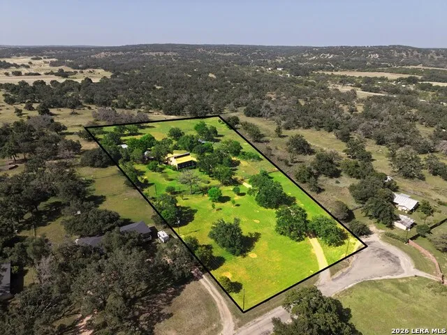 213 Cardinal Ln Fredericksburg, TX 78624