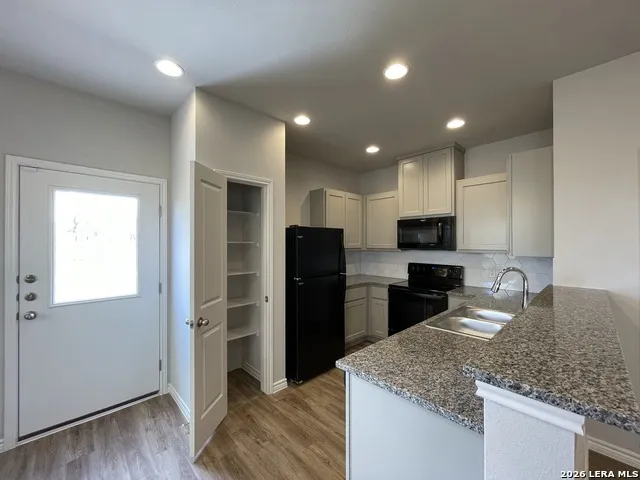 115 Peruna Marble Falls, TX 78654