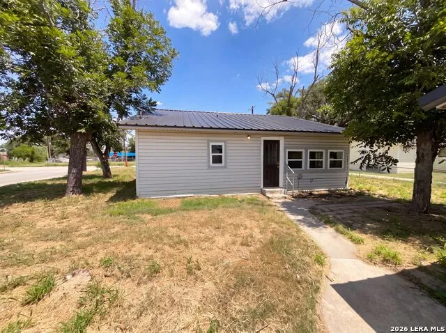 725 KELLY ST Poteet, TX 78065
