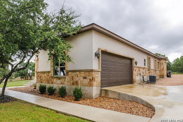 2127 Oakwood New Braunfels, TX 78132