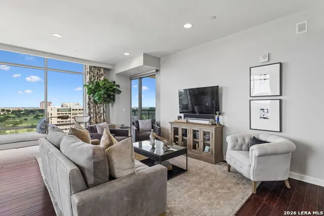 4242 Broadway #APT 1704 San Antonio, TX 78209