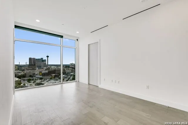 123 Lexington #APT 1406 San Antonio, TX 78205