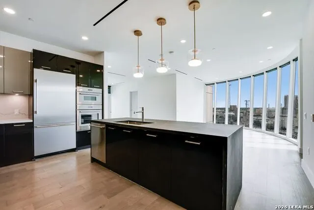 123 Lexington #APT 1406 San Antonio, TX 78205