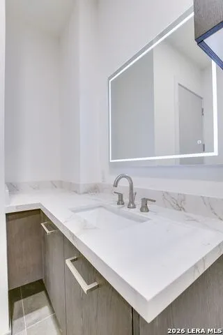 123 Lexington #APT 1406 San Antonio, TX 78205