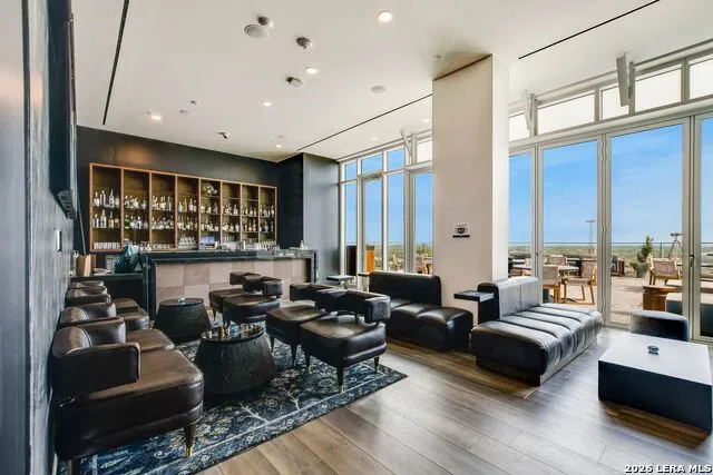 123 Lexington #APT 1406 San Antonio, TX 78205