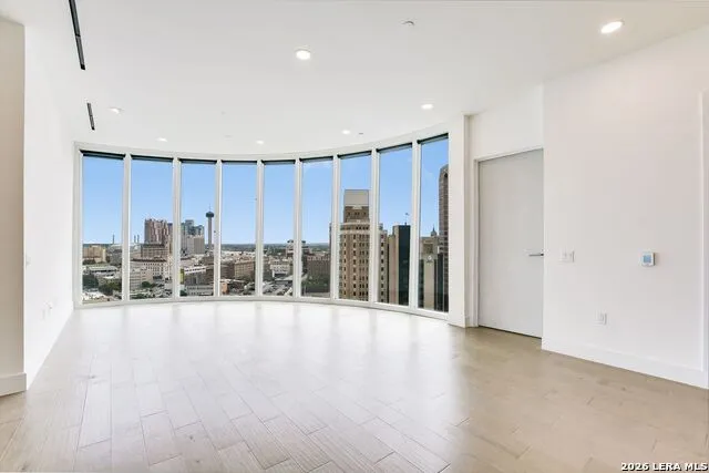 123 Lexington #APT 1406 San Antonio, TX 78205
