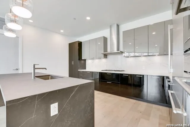 123 Lexington #APT 1406 San Antonio, TX 78205