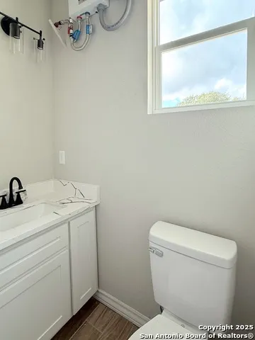 3274 N IH 35 Natalia, TX 78059