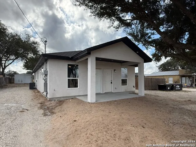 3274 N IH 35 Natalia, TX 78059