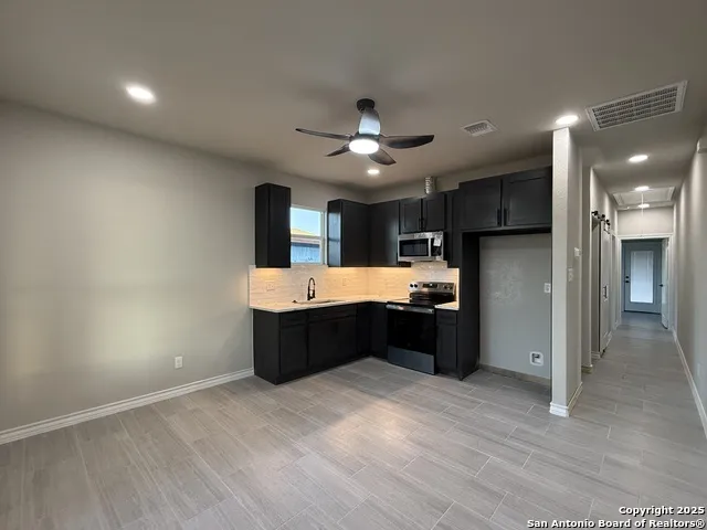 3274 N IH 35 Natalia, TX 78059