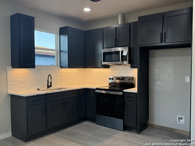 3274 N IH 35 Natalia, TX 78059