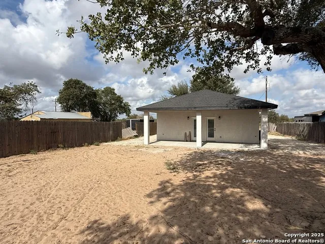 3274 N IH 35 Natalia, TX 78059