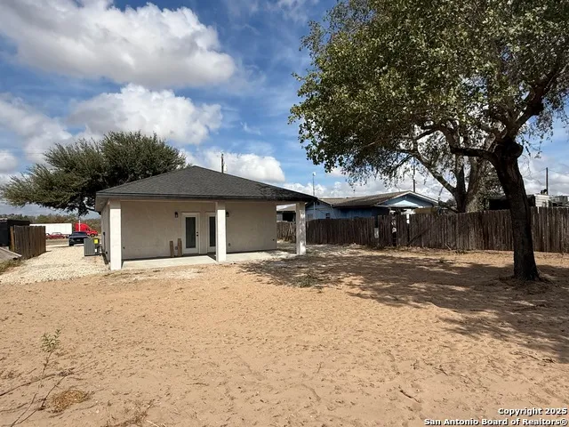3274 N IH 35 Natalia, TX 78059
