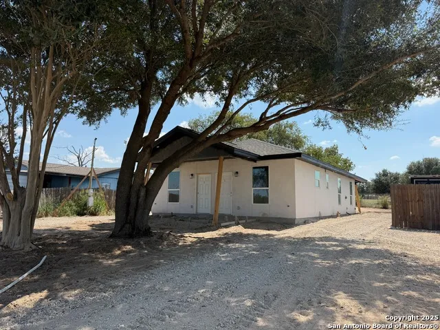 3274 N IH 35 Natalia, TX 78059