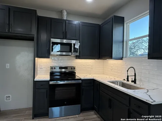 3274 N IH 35 Natalia, TX 78059