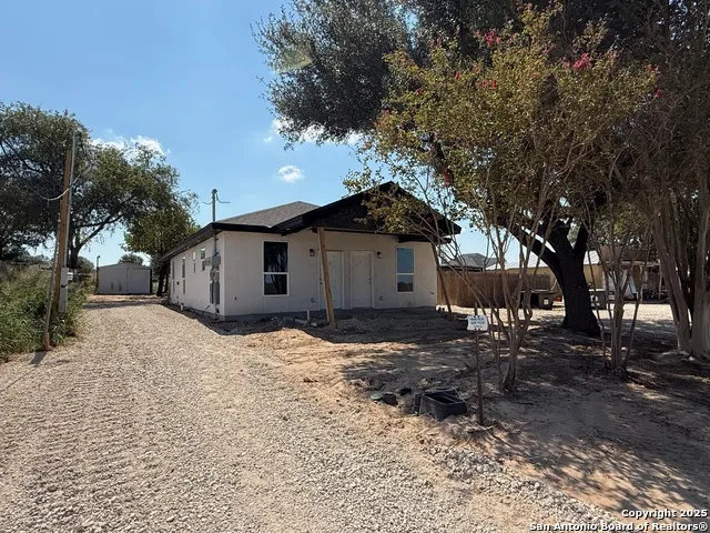 3274 N IH 35 Natalia, TX 78059