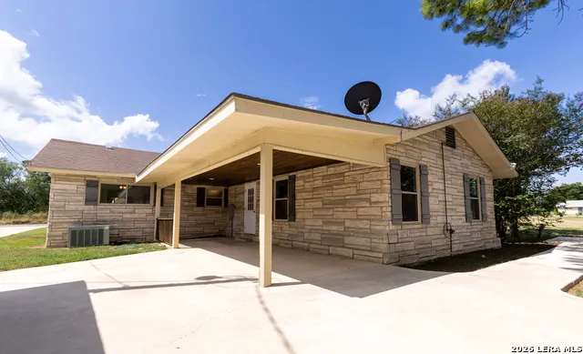 730 COUNTY ROAD 664 Devine, TX 78016