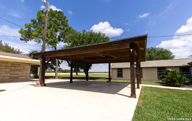730 COUNTY ROAD 664 Devine, TX 78016