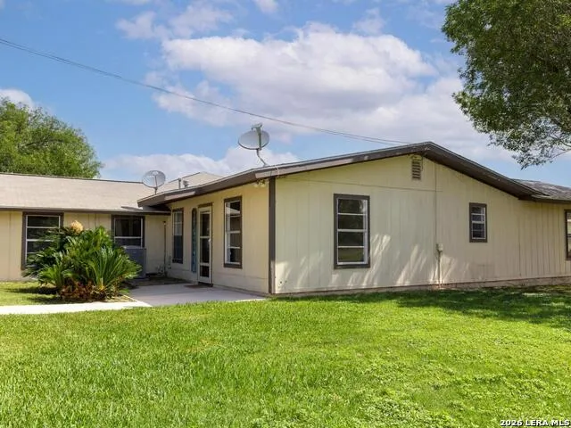 730 COUNTY ROAD 664 Devine, TX 78016