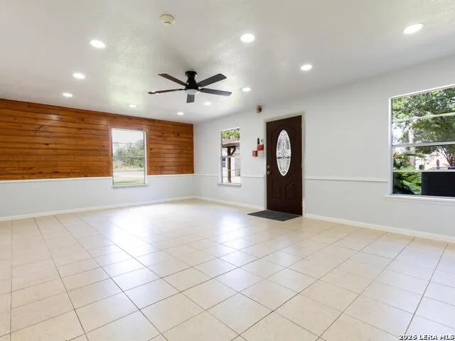 730 COUNTY ROAD 664 Devine, TX 78016