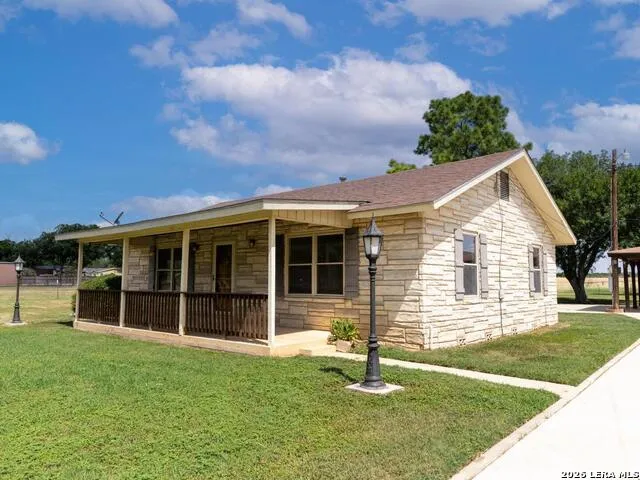 730 COUNTY ROAD 664 Devine, TX 78016