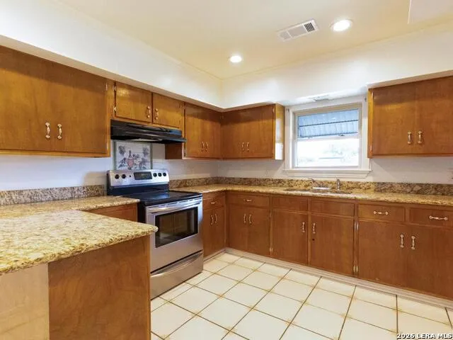 730 COUNTY ROAD 664 Devine, TX 78016