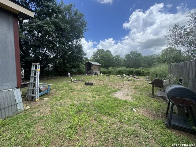 714 Hough Adkins, TX 78101