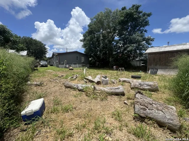 714 Hough Adkins, TX 78101