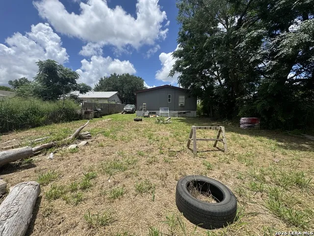 714 Hough Adkins, TX 78101