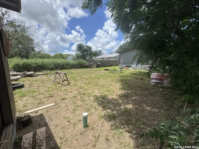 714 Hough Adkins, TX 78101