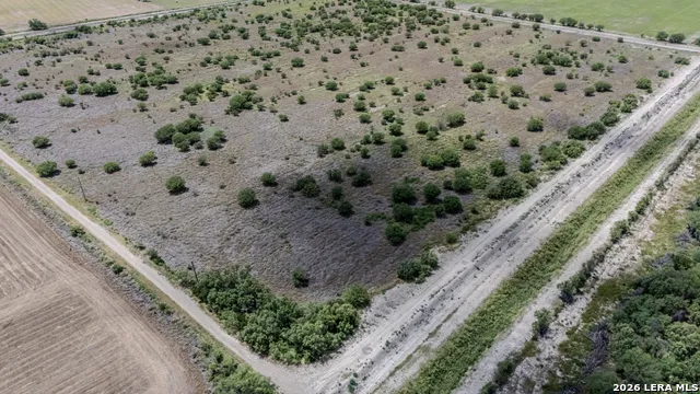 355 Lowe Rd. Quemado, TX 78877