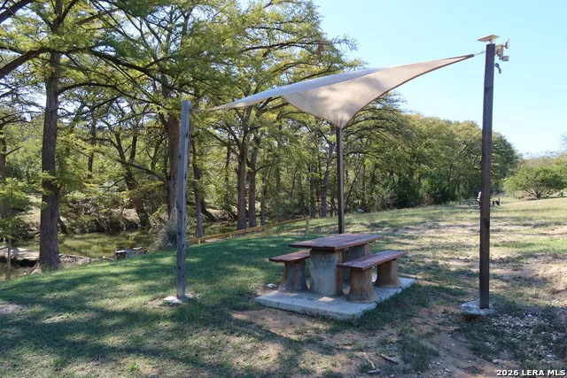 782 Mountain View Dr Bandera, TX 78003