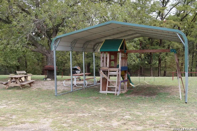 782 Mountain View Dr Bandera, TX 78003