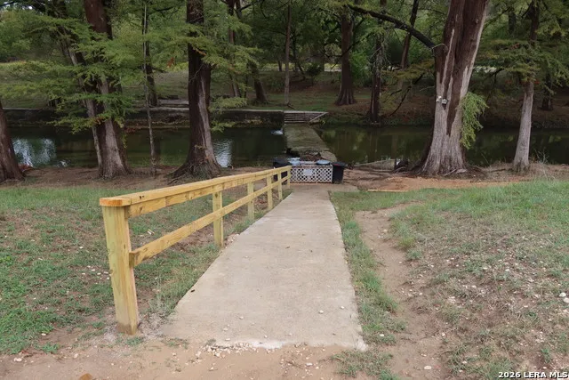 782 Mountain View Dr Bandera, TX 78003