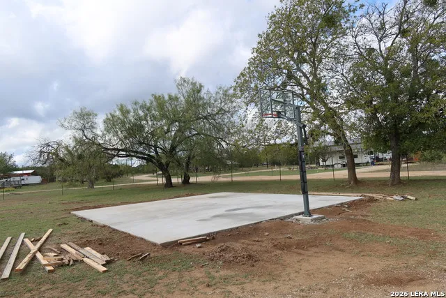 782 Mountain View Dr Bandera, TX 78003