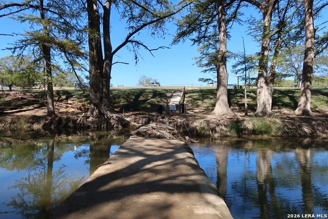 782 Mountain View Dr Bandera, TX 78003