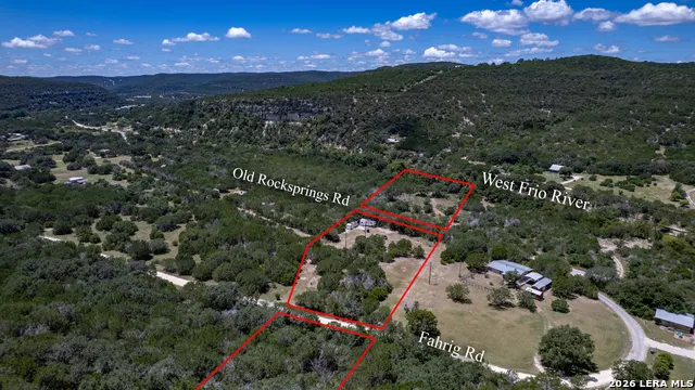 124 FAHRIG RD Leakey, TX 78873