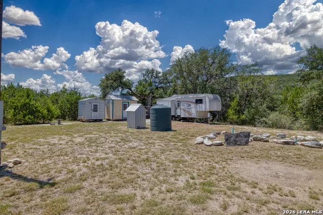 124 FAHRIG RD Leakey, TX 78873