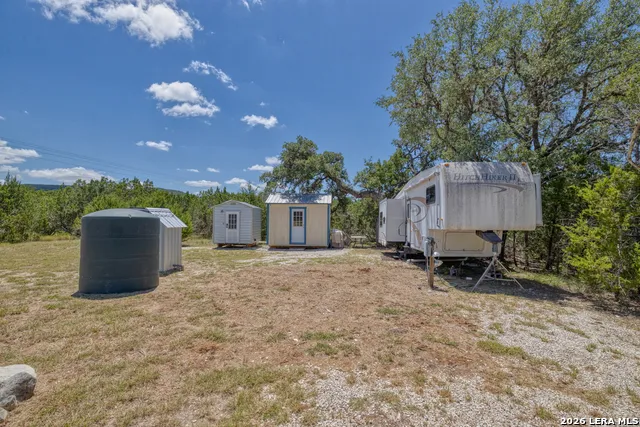 124 FAHRIG RD Leakey, TX 78873