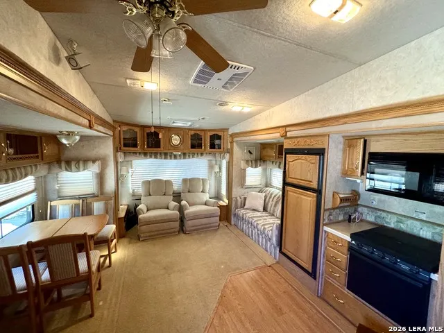 124 FAHRIG RD Leakey, TX 78873