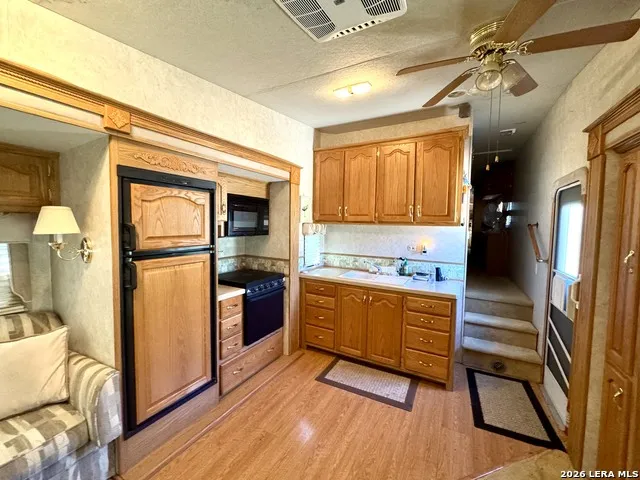 124 FAHRIG RD Leakey, TX 78873