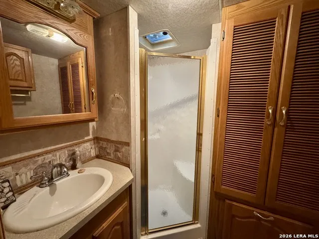 124 FAHRIG RD Leakey, TX 78873