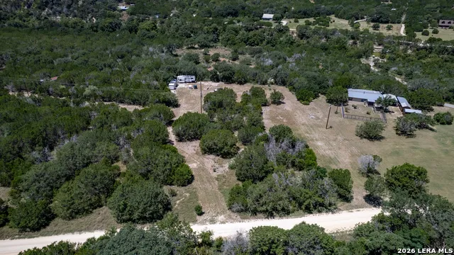 124 FAHRIG RD Leakey, TX 78873