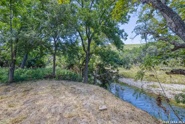 124 FAHRIG RD Leakey, TX 78873