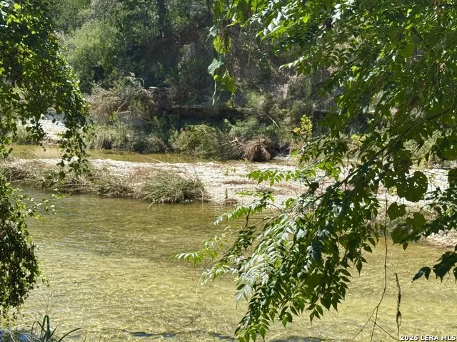 124 FAHRIG RD Leakey, TX 78873
