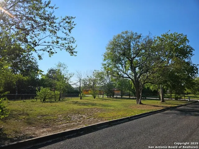 546 Seay Seguin, TX 78155