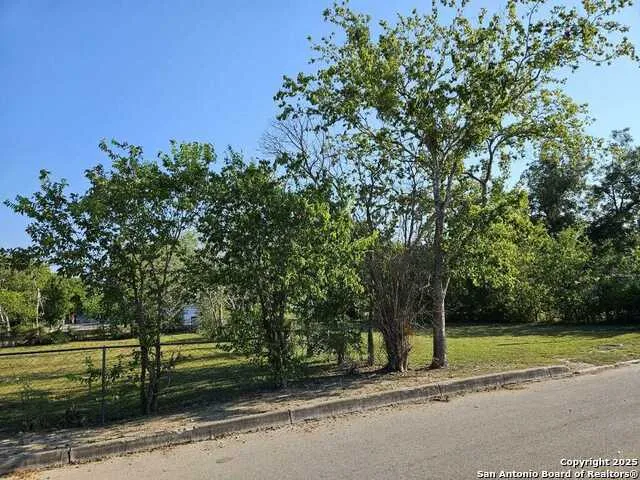 546 Seay Seguin, TX 78155