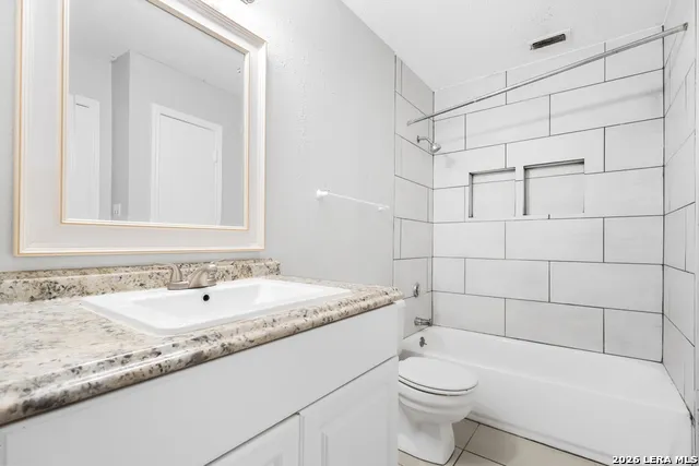 6710 WINDSOR HOLW San Antonio, TX 78239
