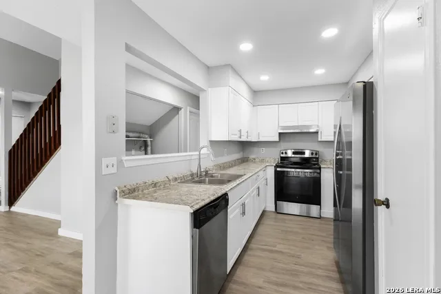 6710 WINDSOR HOLW San Antonio, TX 78239