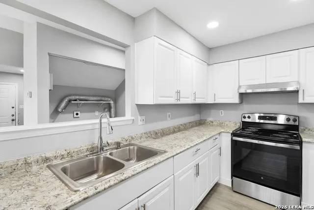 6710 WINDSOR HOLW San Antonio, TX 78239
